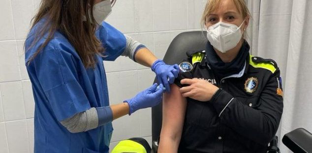Comença la vacunació als agents de la Policia Local de Mataró. Foto: Ajuntament