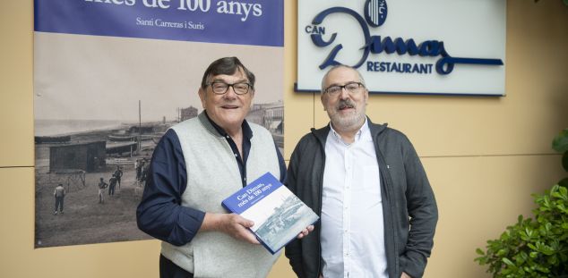 Jordi Morist i Santi Carreras, a Can Dimas amb el llibre. Foto: R. Gallofré