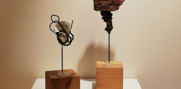Dues de les obres que es poden veure a l'exposició d'art i vidre