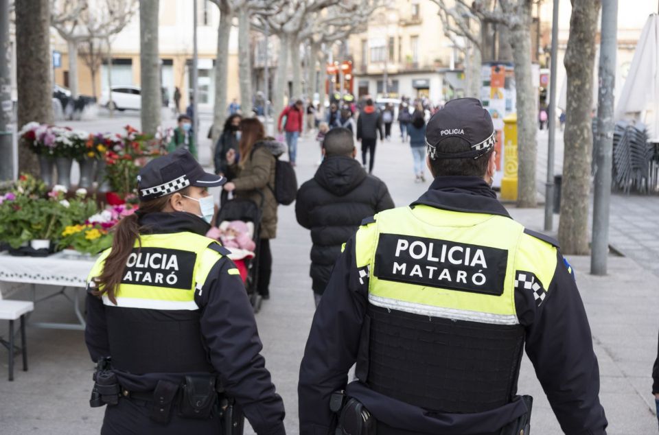 Agents de la Policia Local, encarregats de vetllar per la seguretat a Mataró. Foto: R.Gallofré