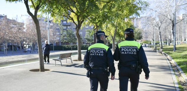 Policia Local de patrulla per Mataró, on els delictes han augmentat. Foto: R.Gallofré