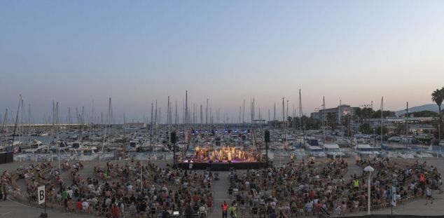 Preciós l'escenari del Port, durant el concert de Coetus. Foto: R. Gallofré