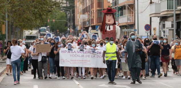 Manifestació en contra de la violació al barri de Ceranyola. Foto: R.Gallofré