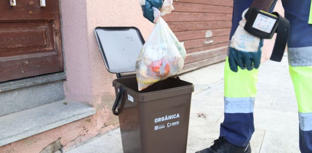 Així funcionarà la recollida porta a porta comercial de Mataróa. Foto: ACN
