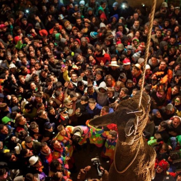 La penjada del Ruc, moment culminant del Carnaval de Solsona