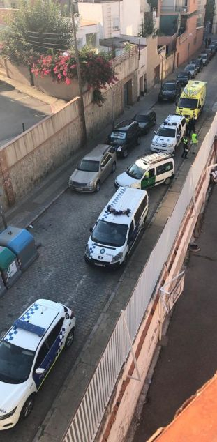 La renglera de cotxes al carrer Alarcón. Foto: Ajuntament Mataró