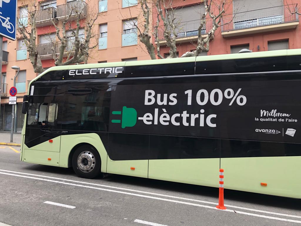 Mataró Bus ha fet proves amb un vehicle 100% elèctric i ja compta amb el 50% de la flota híbrida