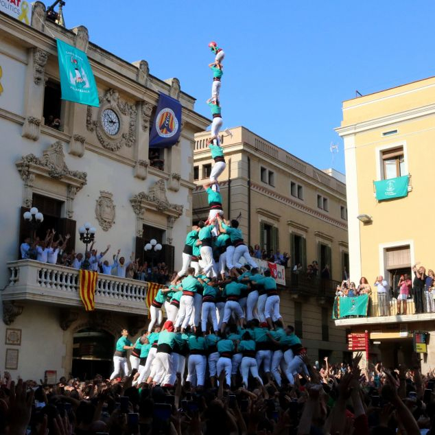El pilar de 9 amb folre, manilles i puntals dels Castellers de Vilafranca. Foto: ACN
