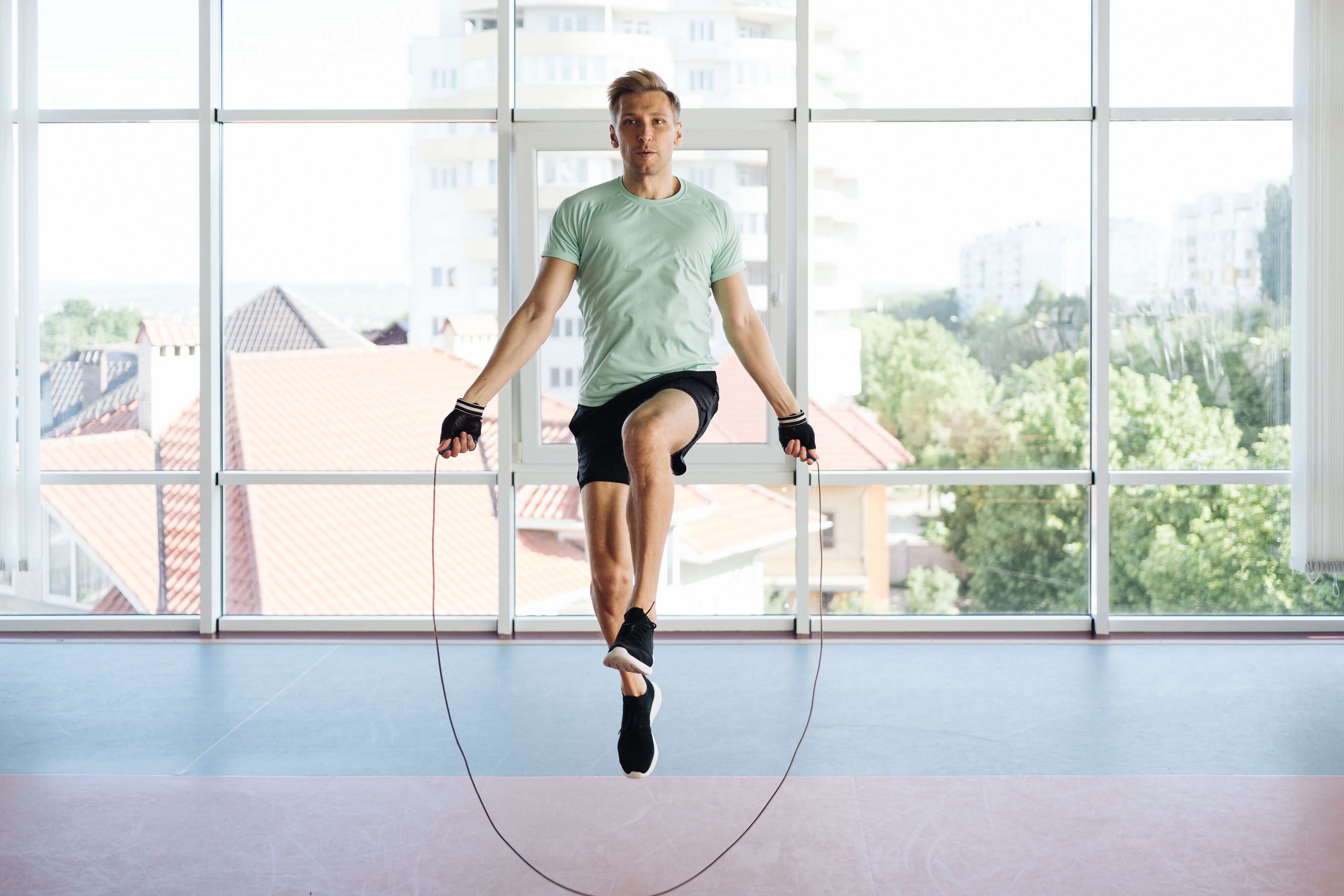 Los beneficios de saltar a la cuerda para hacer ejercicio