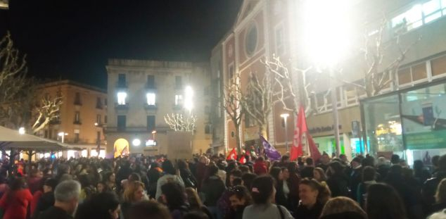 La plaça de Santa Anna, plena al pas de la manifestació