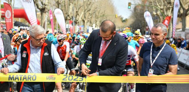 Típica tallada de cinta a La Volta ciclista Catalunya. Foto: R.Gallofré