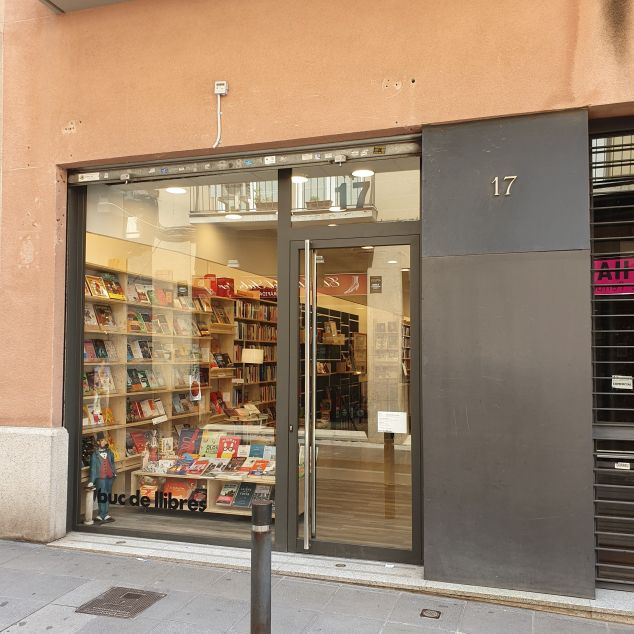 Buc de Llibres, al carrer de Sant Josep de Mataró