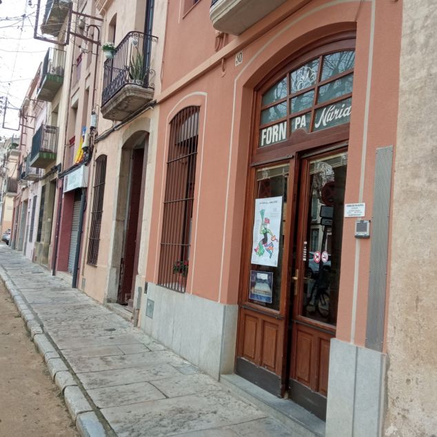 El forn de pa, part del paisatge inconfusible del carrer de Prat de la Riba