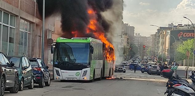 L'autobús cremant.