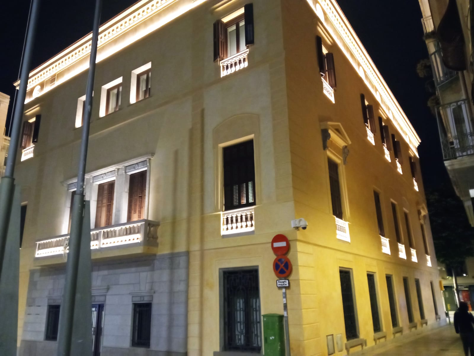 Les proves d'il·luminació nova de l'edifici de l'Ajuntament de Mataró. Foto: Cugat C.