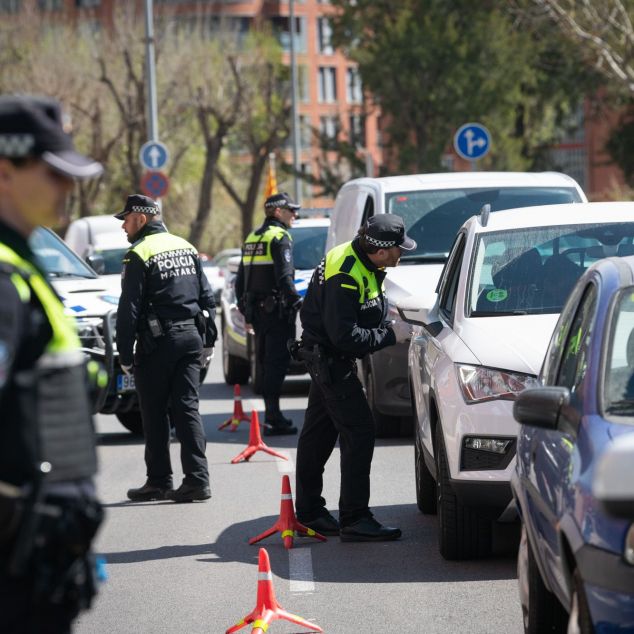 Control policial pel confinament a Mataró. Foto: R.Gallofré