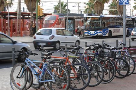 Aparcament de bicicletes davant l'Estació