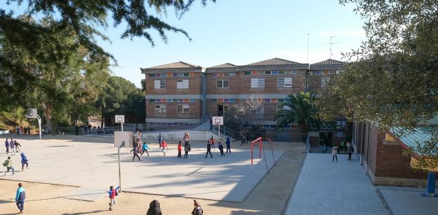 Imatge d'arxiu de l'Institut Escola Àngela Bransuela, una de les víctimes dels lladres a Mataró. Foto: R. G.